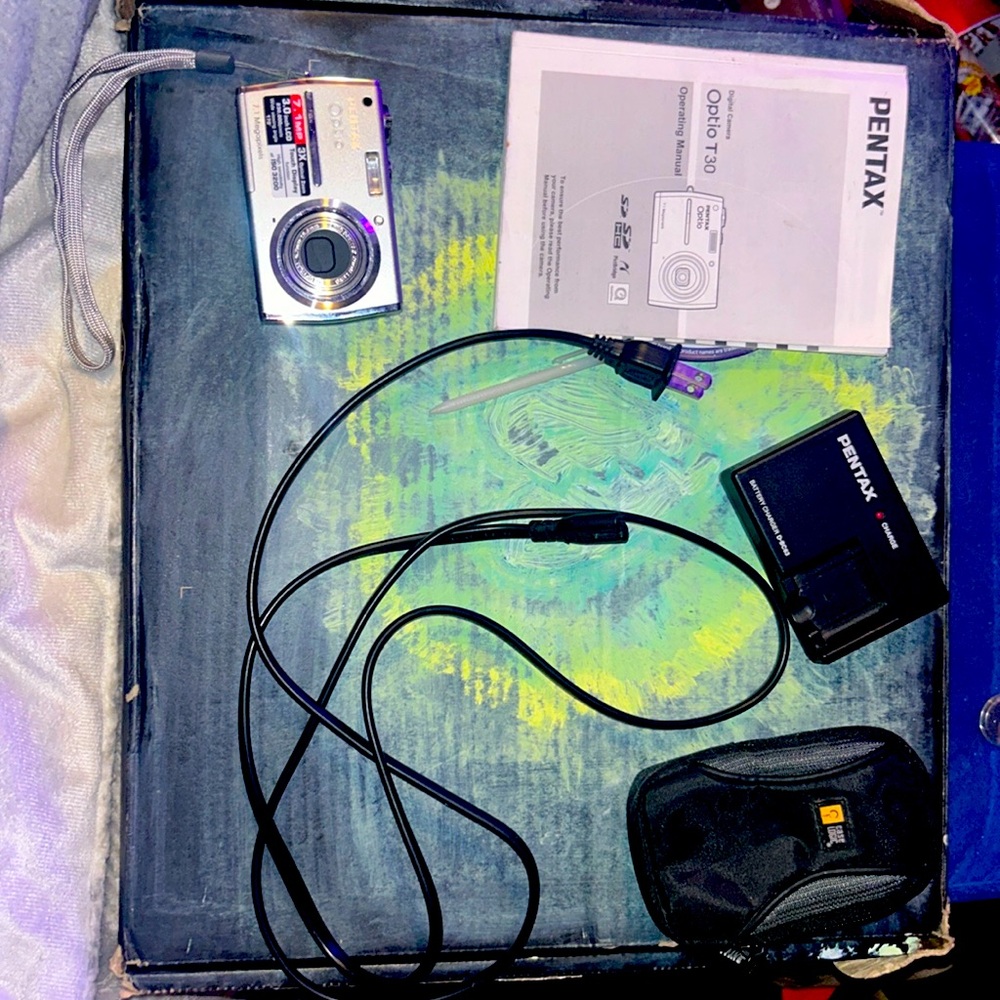 Pentax optio T30 touch display digital camera. With 7.1mp,3.0inch lcd and more